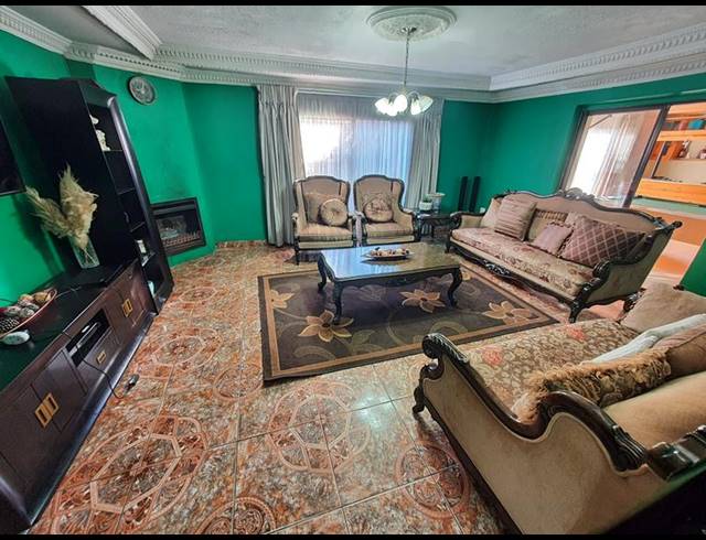 5 BEDROOM HOUSE FOR SALE IN THE ORCHARDS